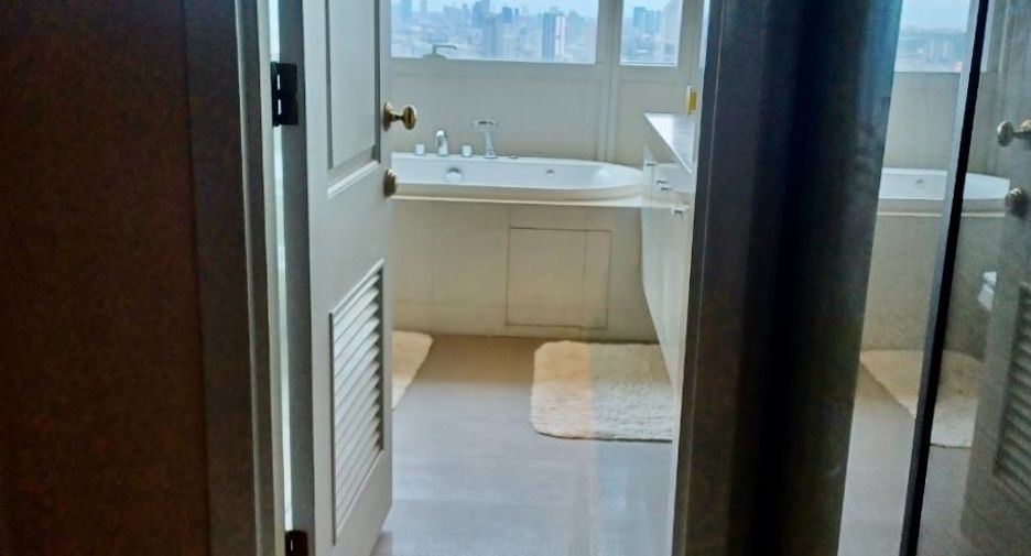 Wohnung zur Miete mit 2 Zimmer in Pathum Wan, Bangkok