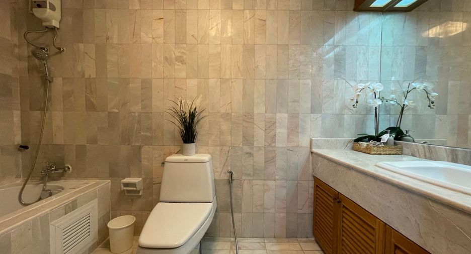 For sale 3 bedrooms condo in Watthana, Bangkok