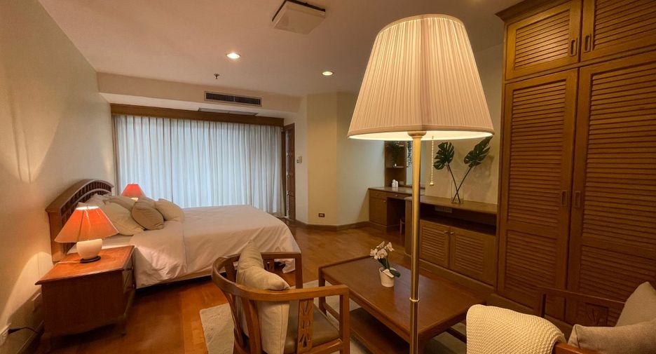For sale 3 bedrooms condo in Watthana, Bangkok