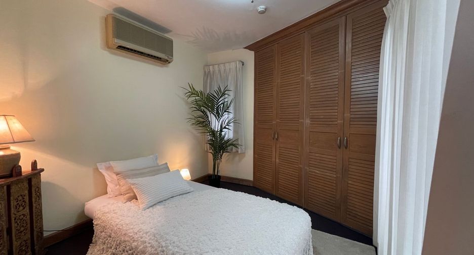 For sale 3 bedrooms condo in Watthana, Bangkok