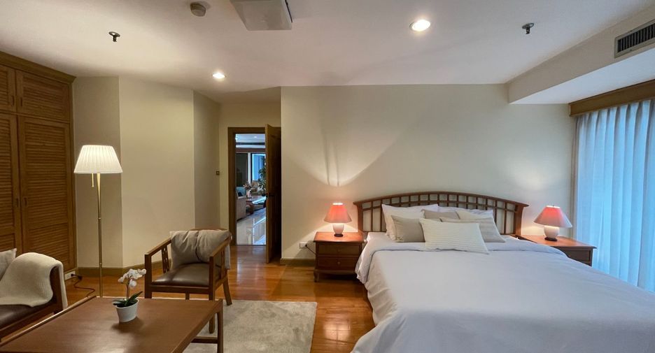 For sale 3 bedrooms condo in Watthana, Bangkok