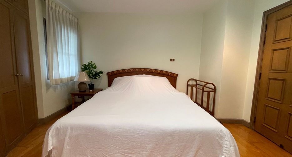 For sale 3 bedrooms condo in Watthana, Bangkok