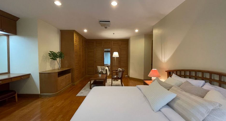 For sale 3 bedrooms condo in Watthana, Bangkok