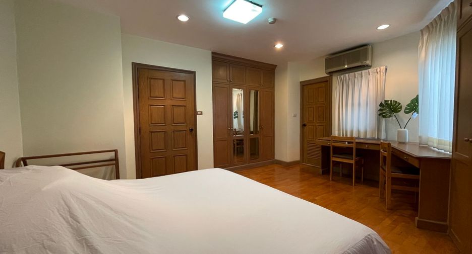 For sale 3 bedrooms condo in Watthana, Bangkok