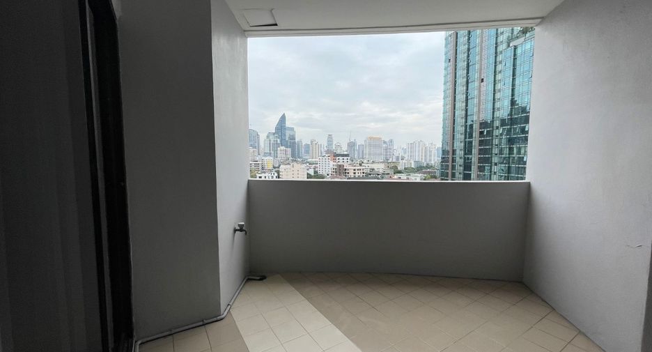 For sale 3 bedrooms condo in Watthana, Bangkok