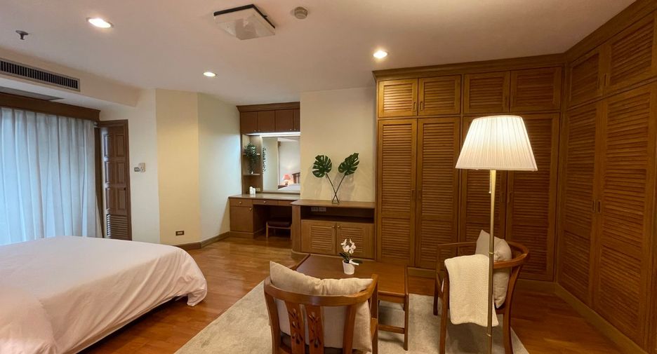 For sale 3 bedrooms condo in Watthana, Bangkok