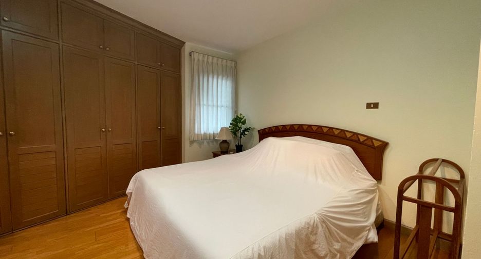 For sale 3 bedrooms condo in Watthana, Bangkok