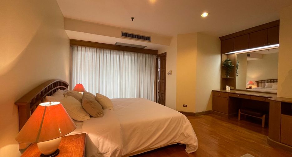 For sale 3 bedrooms condo in Watthana, Bangkok
