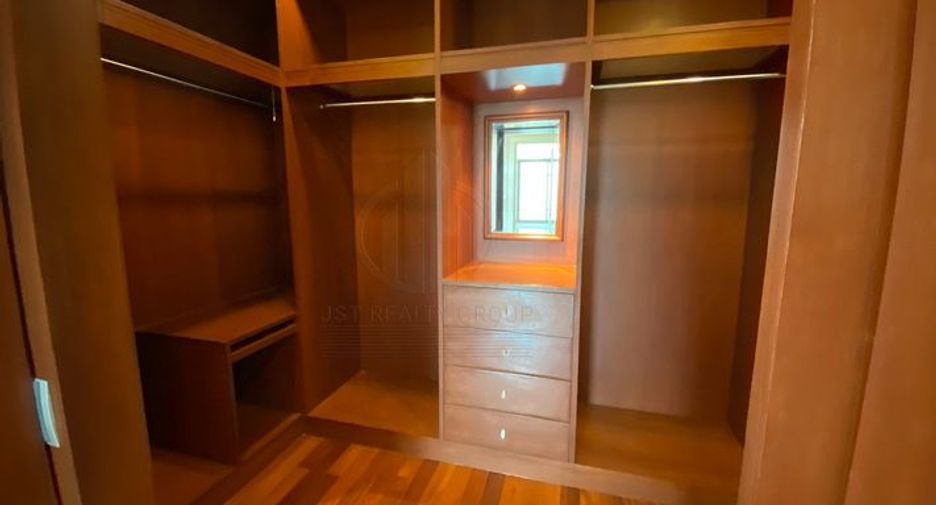 For rent and for sale 4 bedrooms house in Watthana, Bangkok
