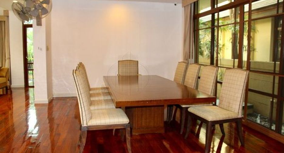 For rent and for sale 4 bedrooms house in Watthana, Bangkok