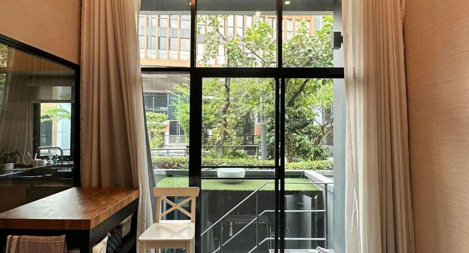 For rent 3 bedrooms townhouse in Yan Nawa, Bangkok