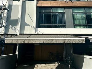 出租 3 卧室 联排别墅 在 Yan Nawa, 曼谷