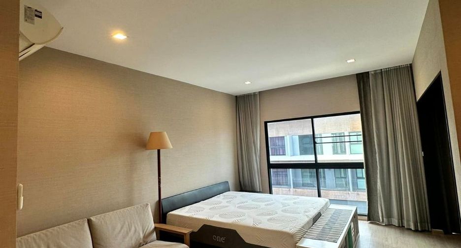 For rent 3 bedrooms townhouse in Yan Nawa, Bangkok