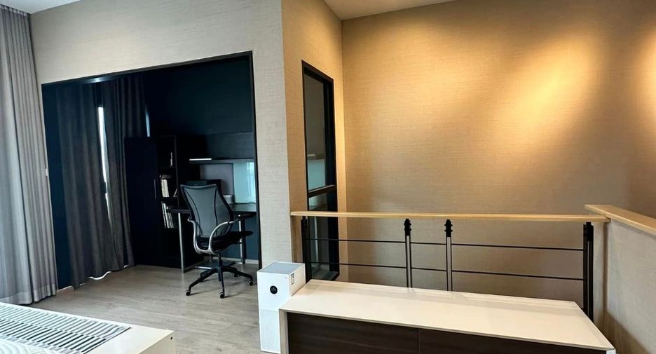 For rent 3 bedrooms townhouse in Yan Nawa, Bangkok