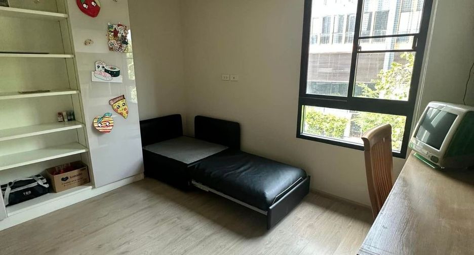 For rent 3 bedrooms townhouse in Yan Nawa, Bangkok