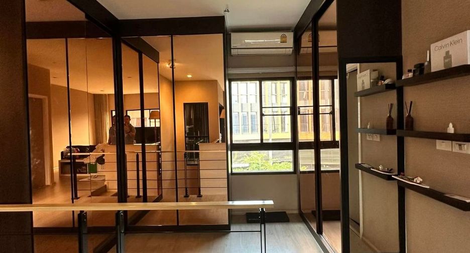 For rent 3 bedrooms townhouse in Yan Nawa, Bangkok