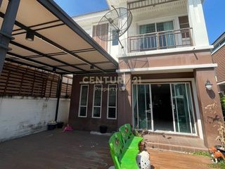 For sale 3 bed townhouse in Mueang Samut Sakhon, Samut Sakhon