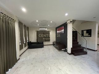 For sale 3 bed townhouse in Mueang Samut Sakhon, Samut Sakhon