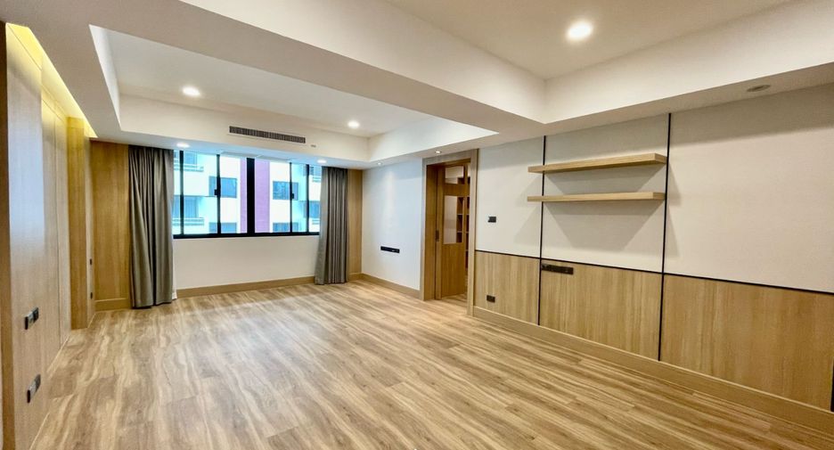 Apartamento en alquiler de 3 habitaciones en Khlong Toei, Bangkok