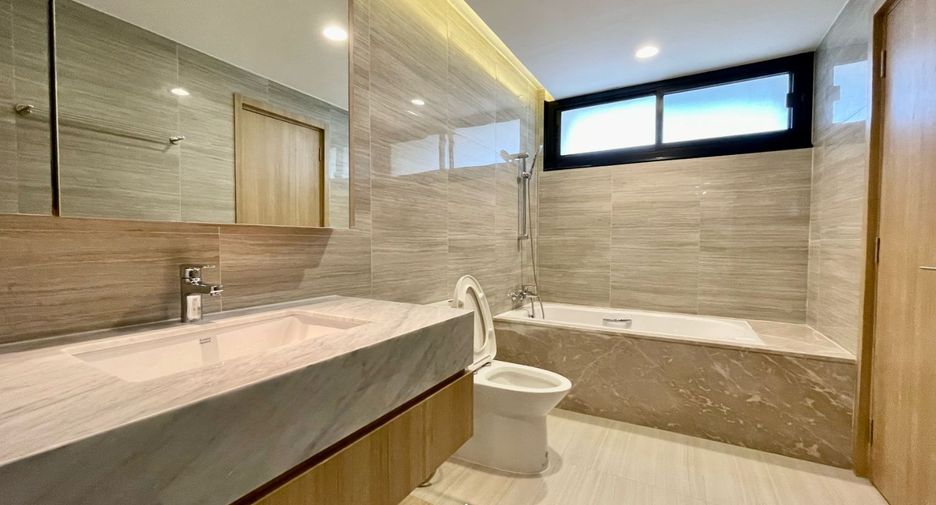 Apartamento en alquiler de 3 habitaciones en Khlong Toei, Bangkok