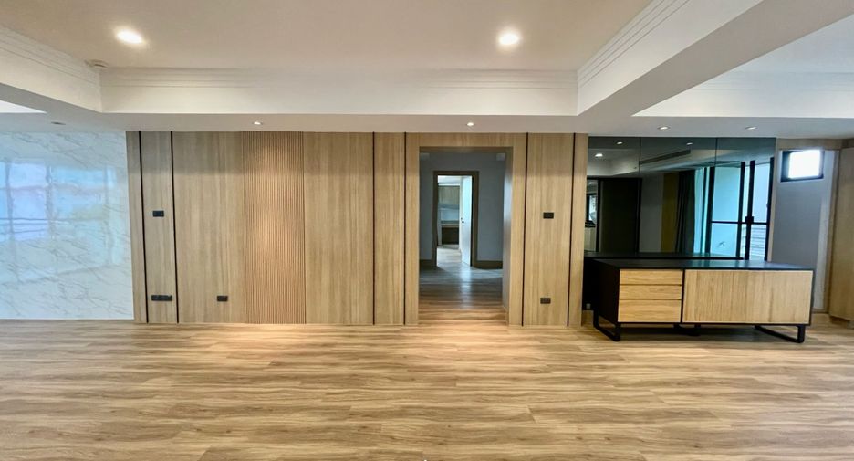 Apartamento en alquiler de 3 habitaciones en Khlong Toei, Bangkok
