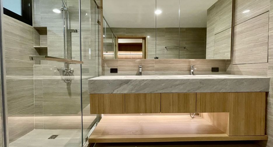 Apartamento en alquiler de 3 habitaciones en Khlong Toei, Bangkok