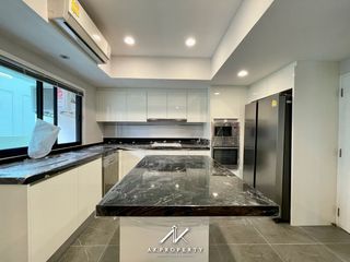 Apartment zur Miete mit 3 Zimmer in Khlong Toei, Bangkok