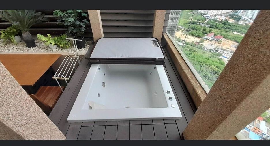 For rent 3 bedrooms condo in Bang Lamung, Chonburi