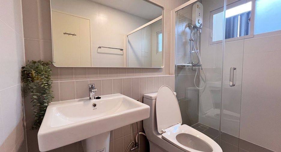 For rent 3 bedrooms townhouse in Prawet, Bangkok