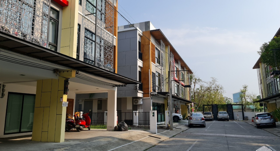 For rent 6 bed retail Space in Mueang Chiang Mai, Chiang Mai