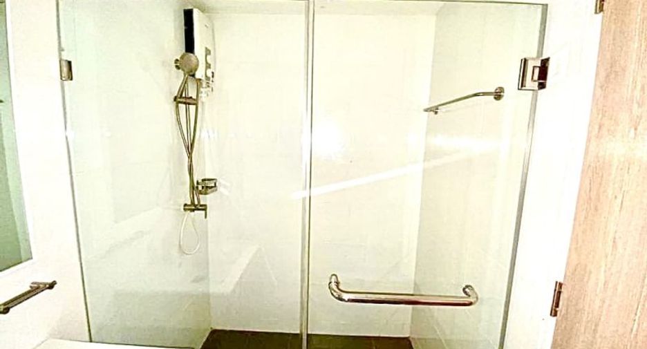 For sale 1 bed condo in Bang Na, Bangkok