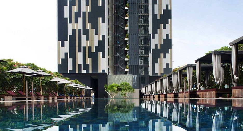 For sale 3 ベッドルーム condo in Sathon, Bangkok