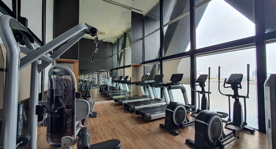 For sale 3 ベッドルーム condo in Sathon, Bangkok