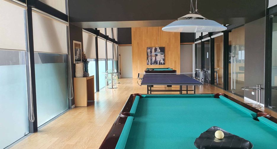 For sale 3 ベッドルーム condo in Sathon, Bangkok