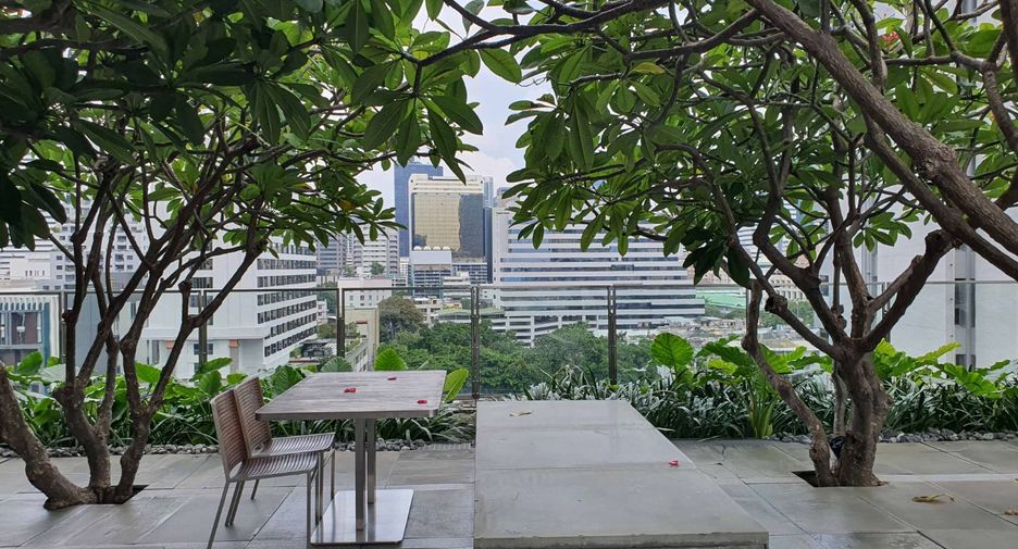 For sale 3 ベッドルーム condo in Sathon, Bangkok