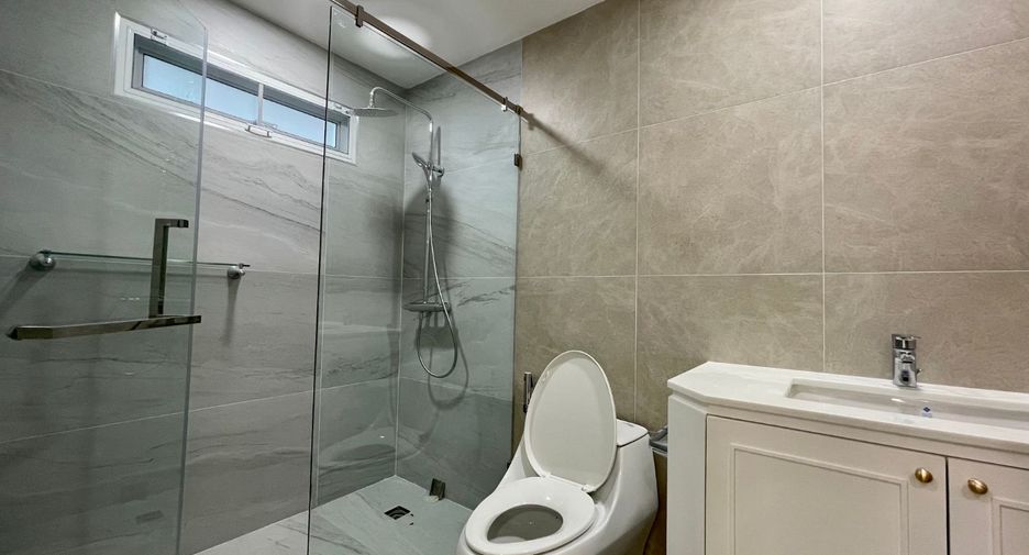 For rent 4 ベッドルーム condo in Khlong Toei, Bangkok