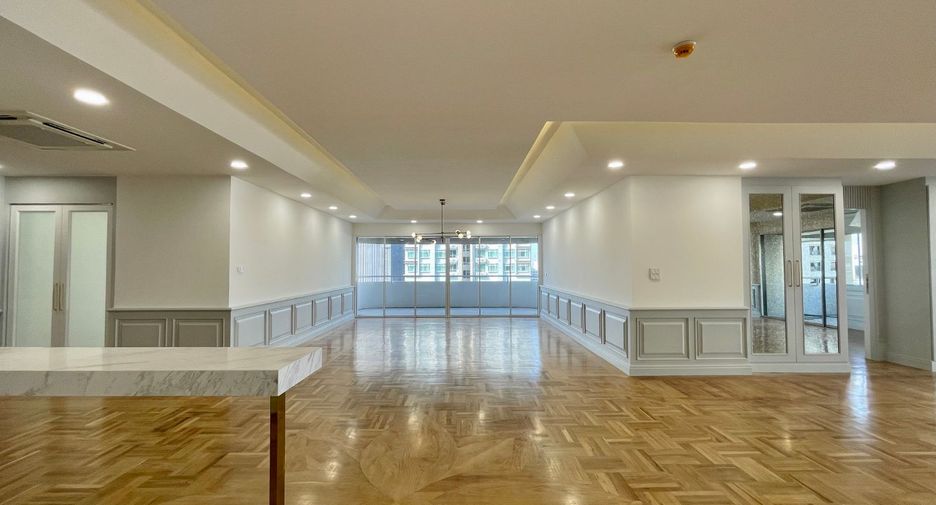 For rent 4 ベッドルーム condo in Khlong Toei, Bangkok