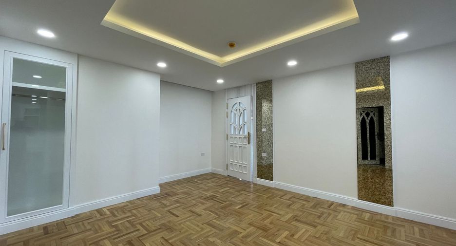 For rent 4 ベッドルーム condo in Khlong Toei, Bangkok