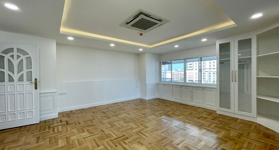 For rent 4 ベッドルーム condo in Khlong Toei, Bangkok