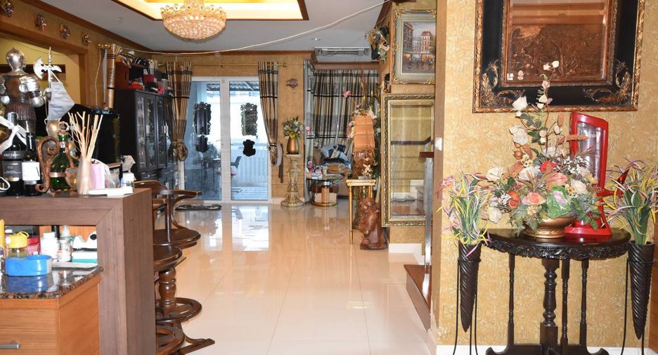 For sale 5 bedrooms apartment in Bang Na, Bangkok