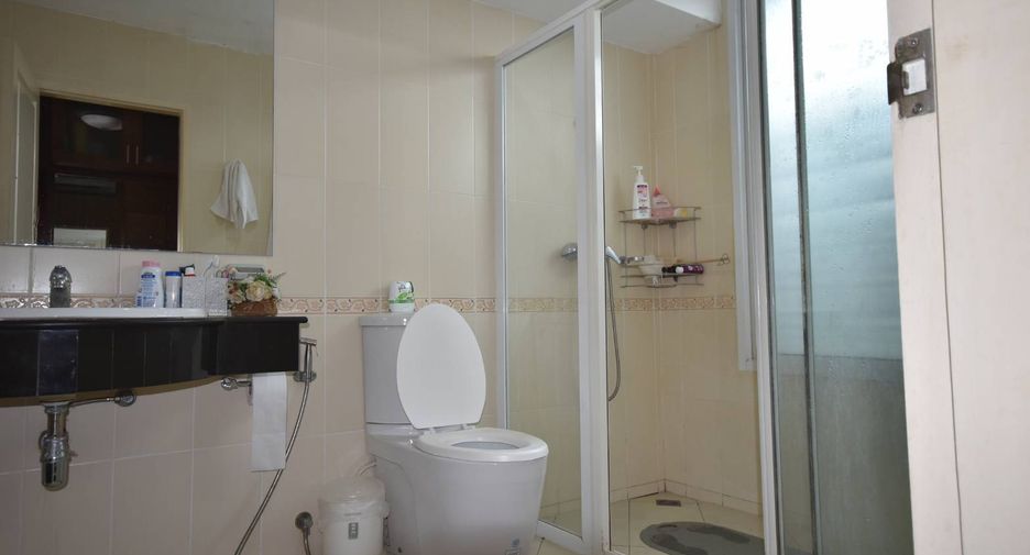 For sale 5 bedrooms apartment in Bang Na, Bangkok