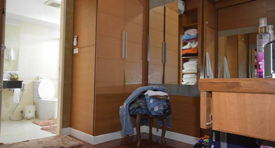 For sale 5 bedrooms apartment in Bang Na, Bangkok