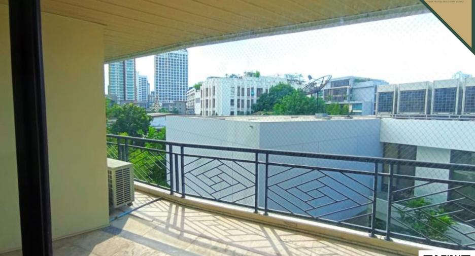 For sale 2 bedrooms condo in Watthana, Bangkok