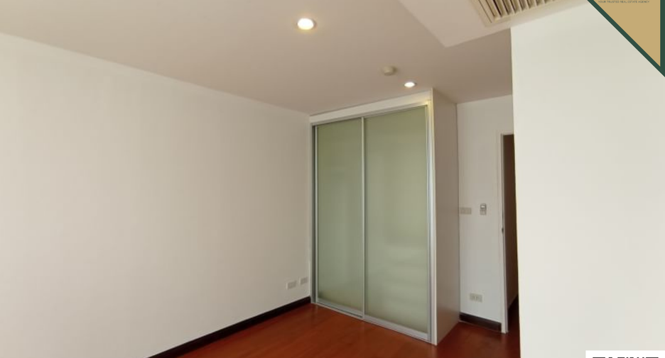 For sale 2 bedrooms condo in Watthana, Bangkok