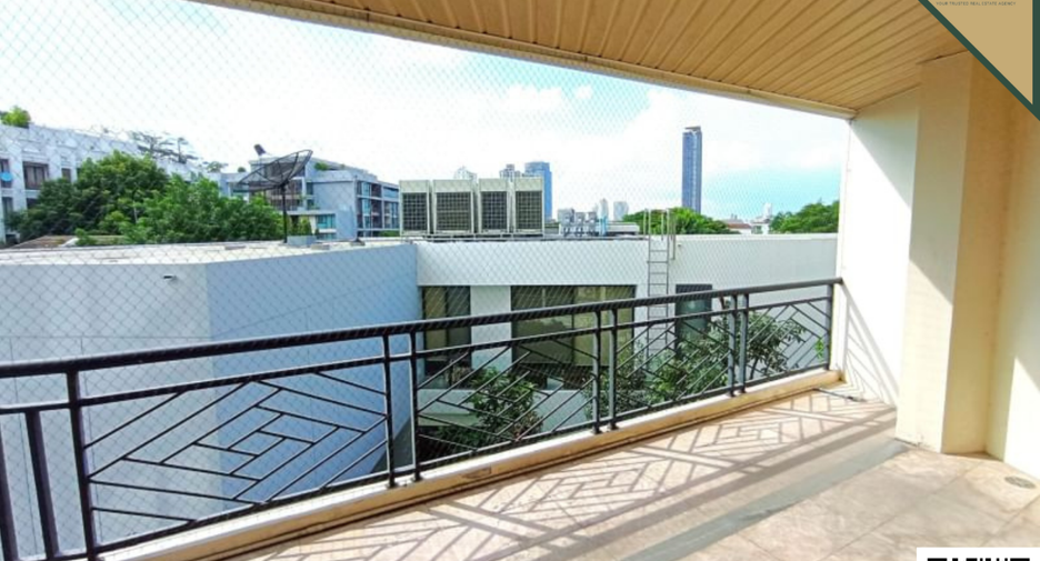 For sale 2 bedrooms condo in Watthana, Bangkok