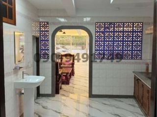 For rent 4 bedrooms retail Space in Thon Buri, Bangkok