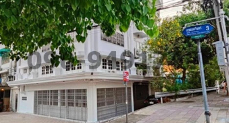 For rent 4 Beds retail Space in Thon Buri, Bangkok