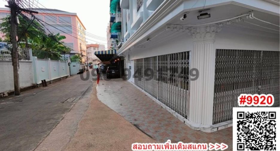 For rent 4 bedrooms retail Space in Thon Buri, Bangkok