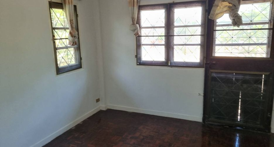 For sale 3 bedrooms house in Mueang Pathum Thani, Pathum Thani