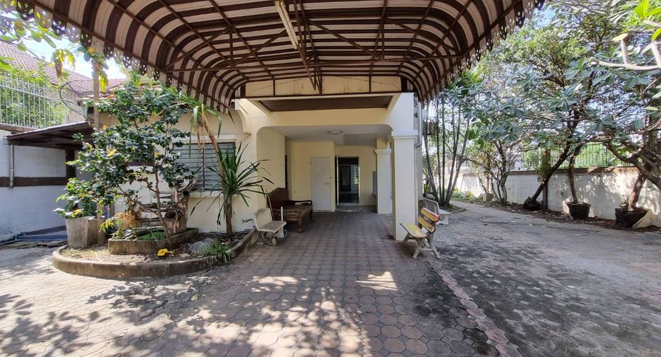 For sale 3 bedrooms house in Mueang Pathum Thani, Pathum Thani